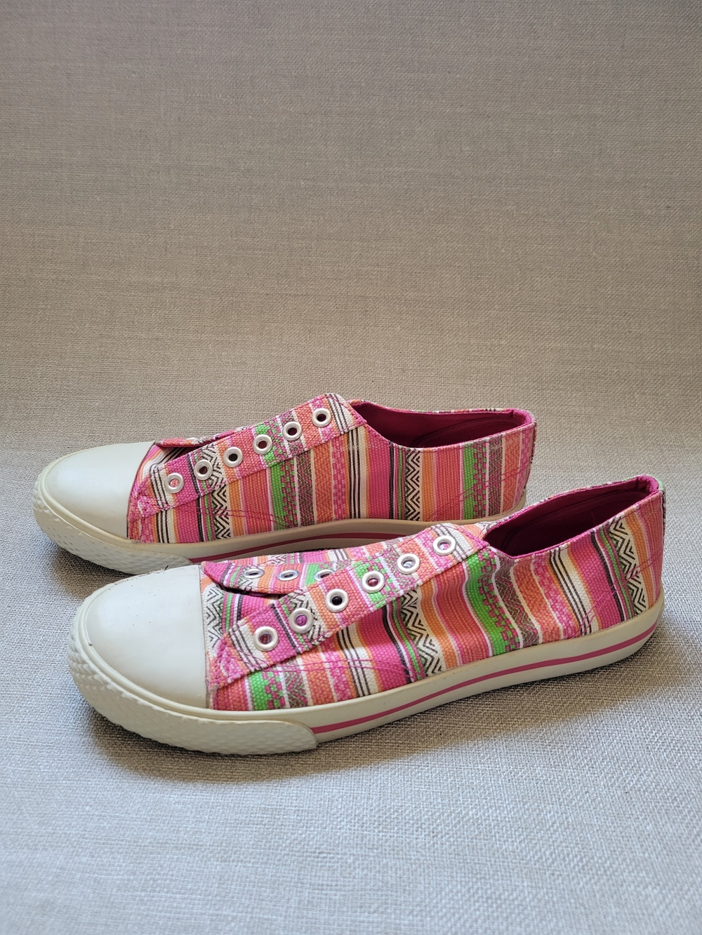 Vintage Airwalk Pink Tribal Print Multi-Color Canvas Athletic Sneakers *no laces